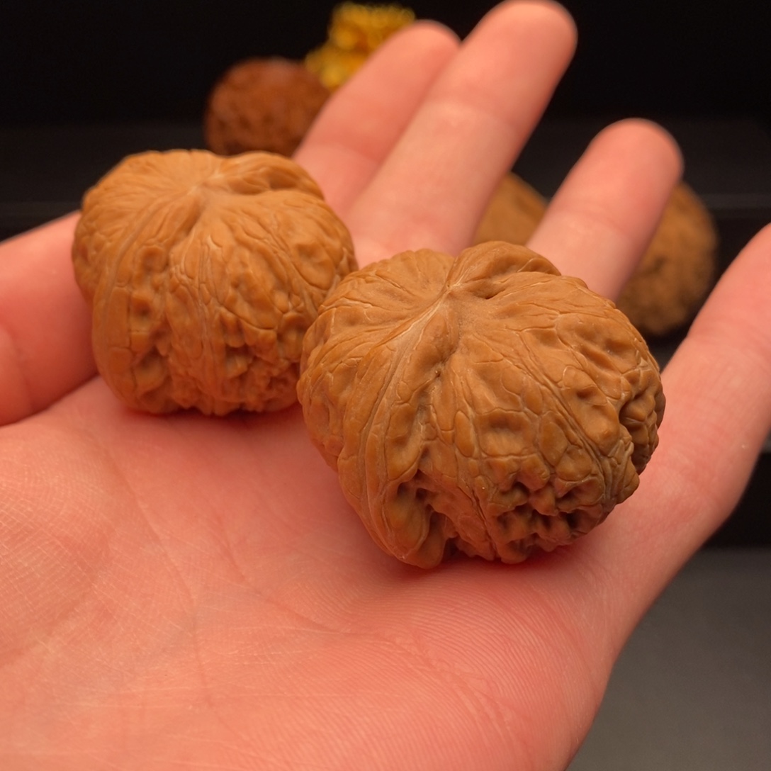 背***影把件文玩核桃元宝