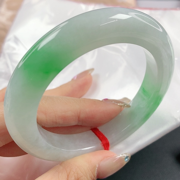 未镶嵌手镯翡翠，770