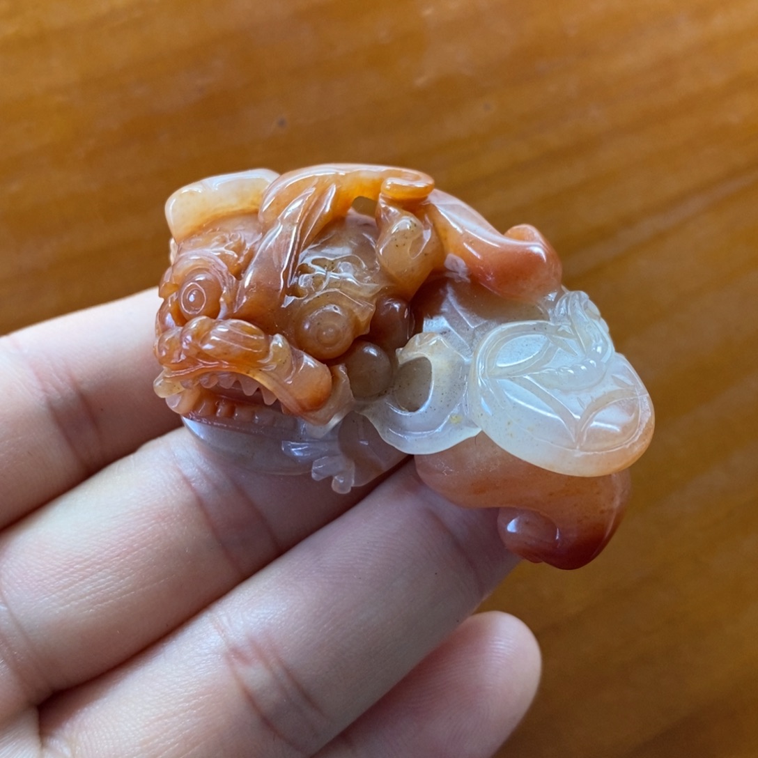 石英质玉（黄龙玉）未镶嵌颈饰
