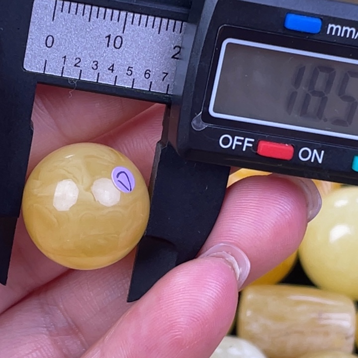 蜜蜡未镶嵌裸石微瑕174