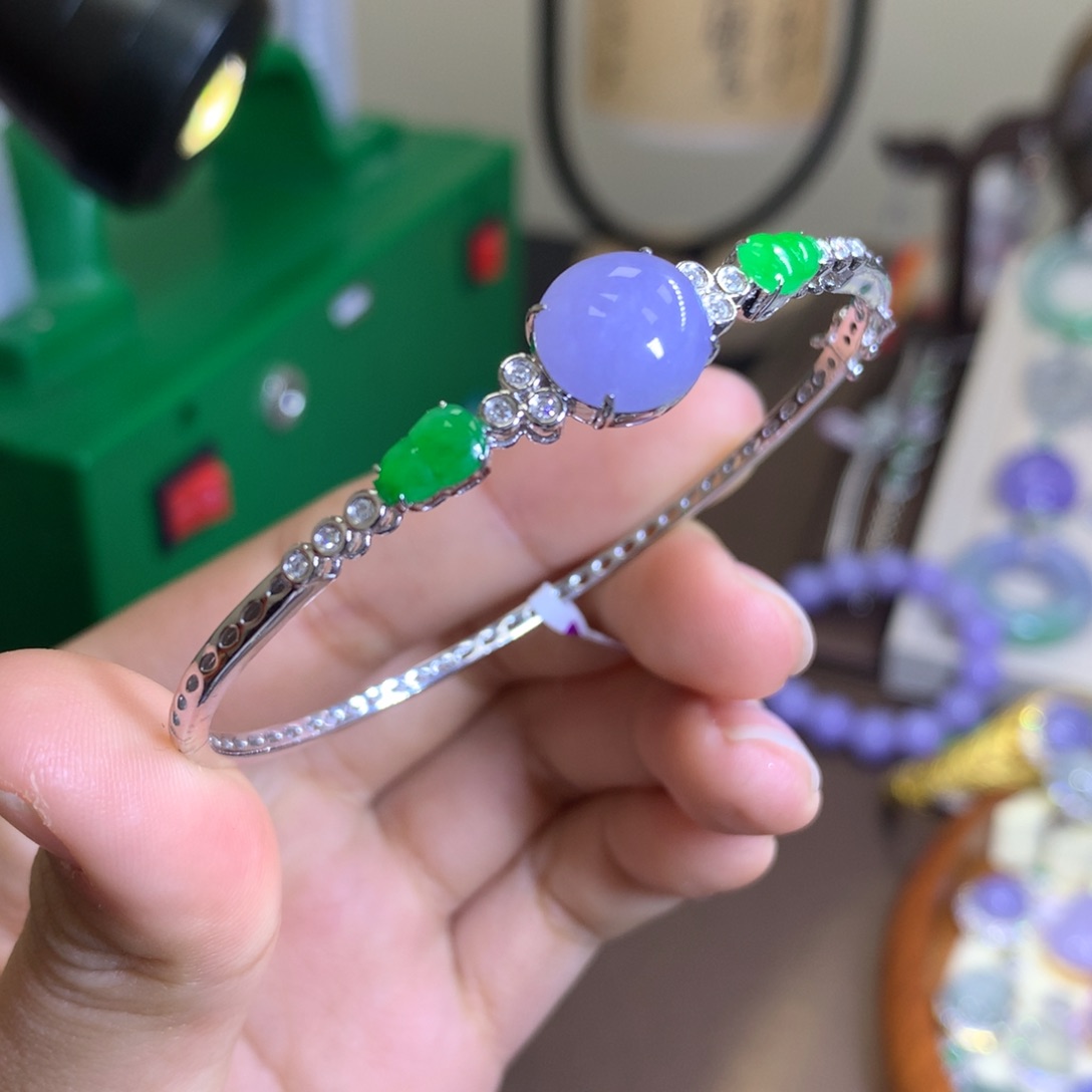 翡翠颈饰18K金镶嵌翡翠