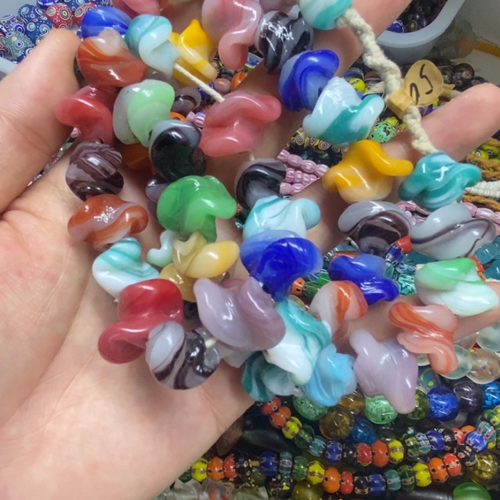 颈饰琉璃中号彩色妞妞 