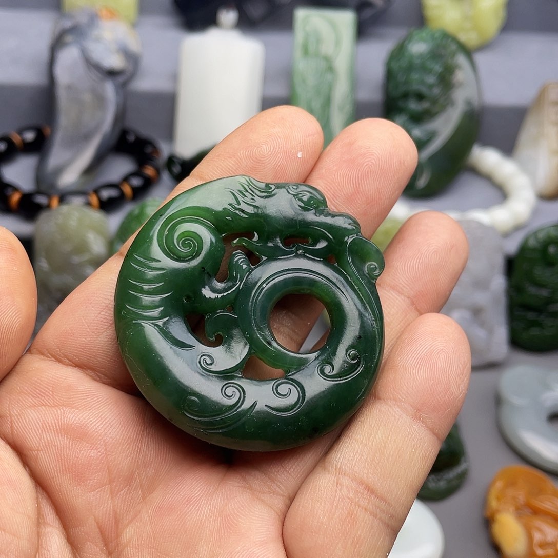 忆***年和田玉未镶嵌颈饰