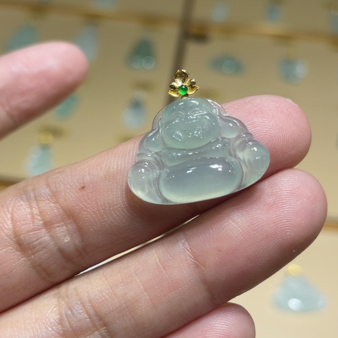 颈饰18K金镶嵌翡翠