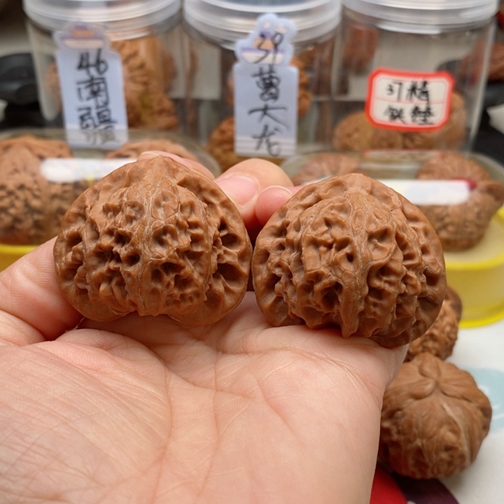 文玩核桃吊坠M****?宫灯