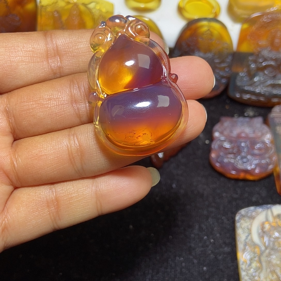 蜗***牛琥珀未镶嵌颈饰缅甸天然琥珀吊坠