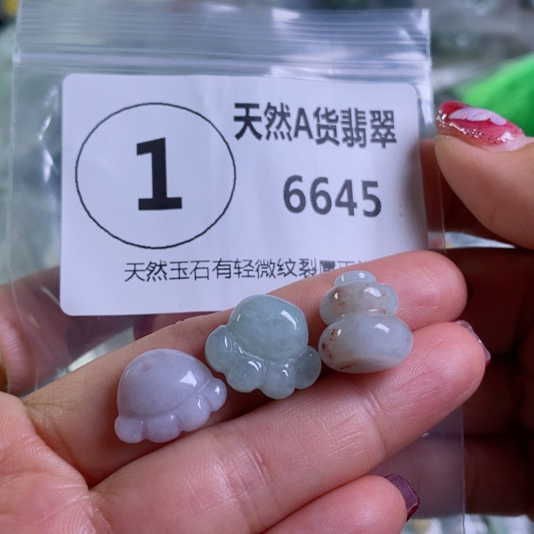 翡翠颈饰未镶嵌吊坠