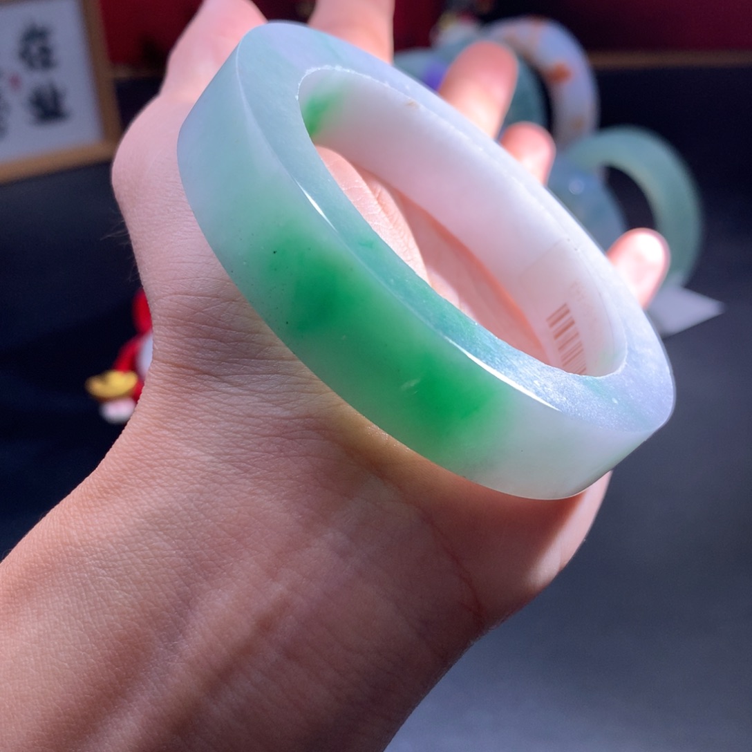 定制翡翠未镶嵌翡翠手镯