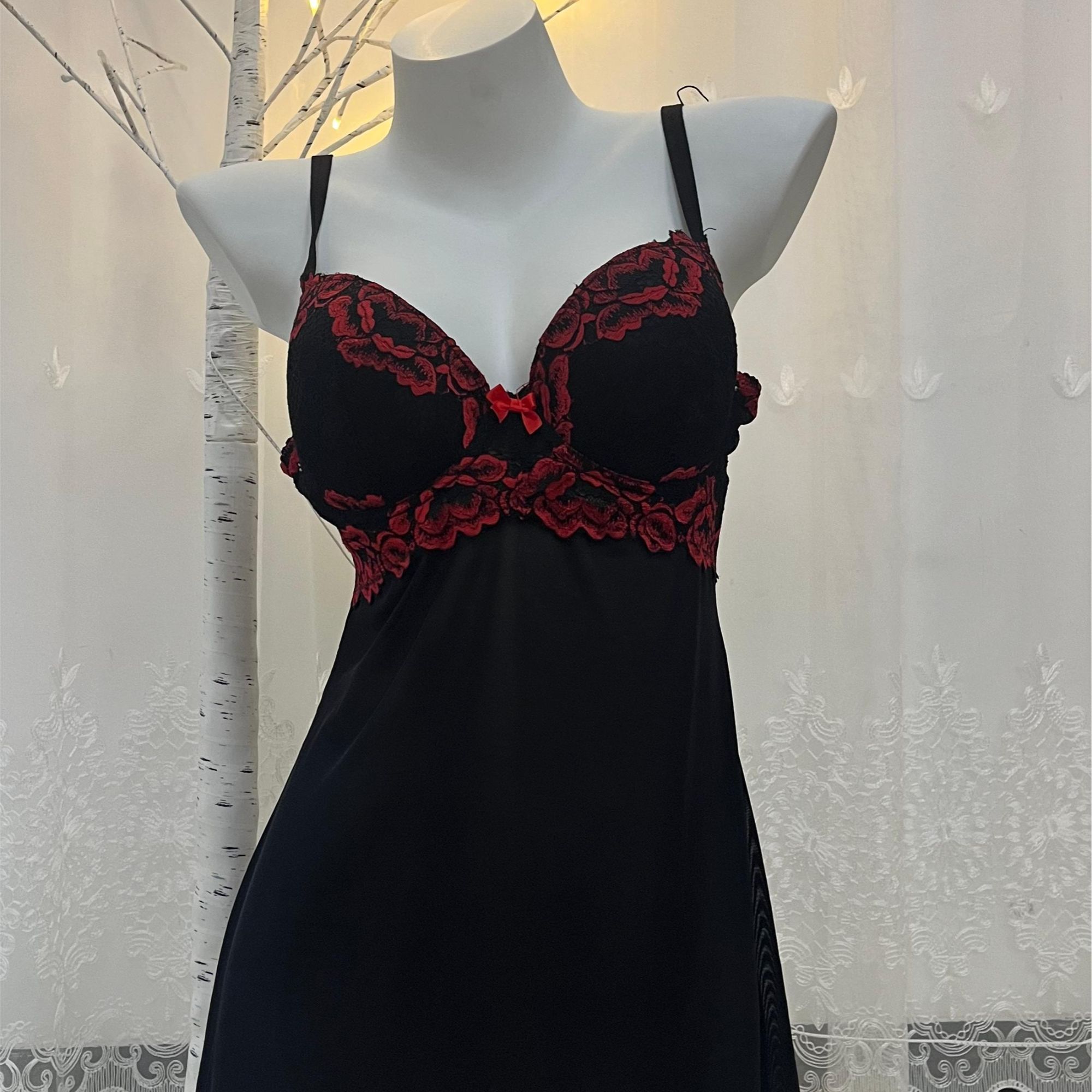 性感吊带睡裙蕾丝显瘦美背女士露背