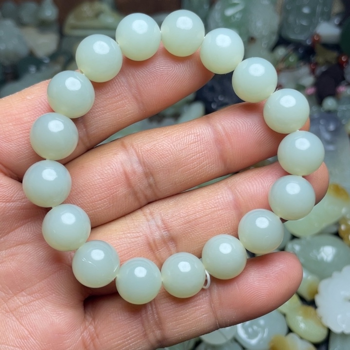 本***在和田玉未镶嵌手链