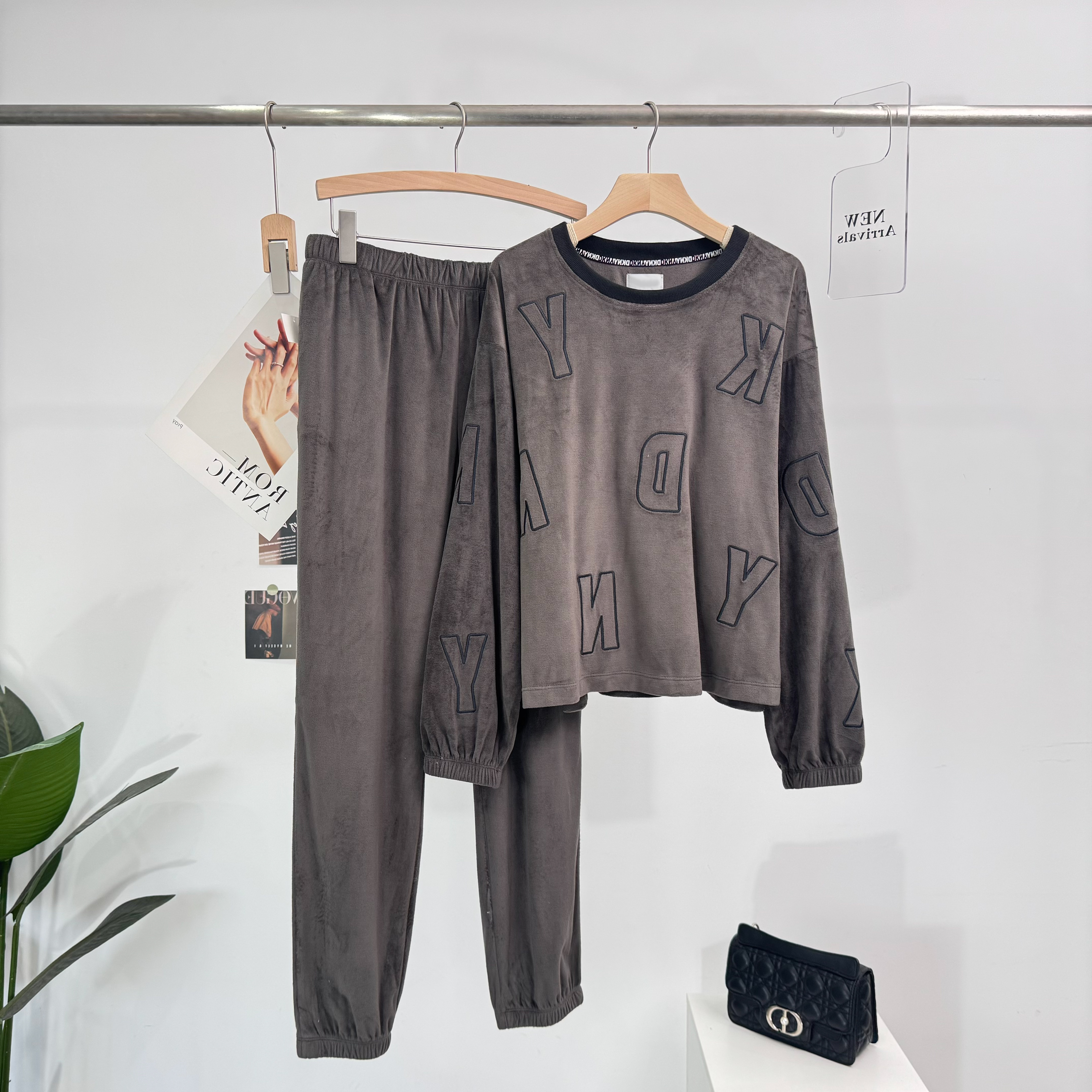 C042 源头炸街高货欧美大牌加绒休闲情侣运动套装女家居服-432