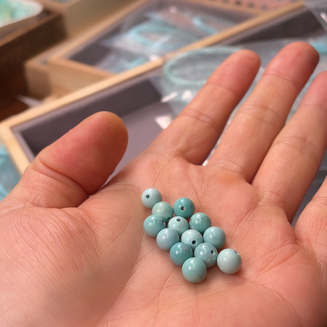 流***云绿松石未镶嵌颈饰