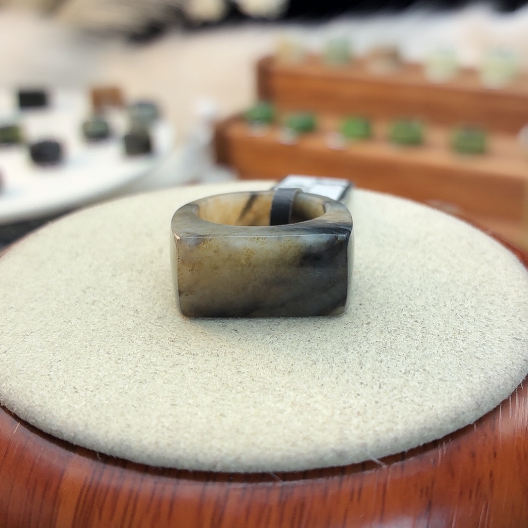 和田玉未镶嵌戒指i93妖花马鞍17.9mm