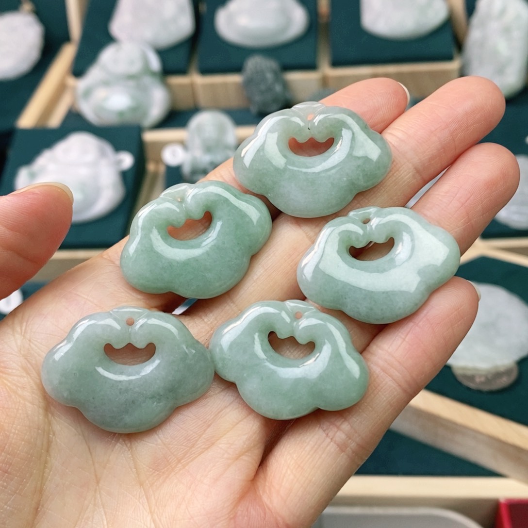 翡翠颈饰未镶嵌锁 发货发其一