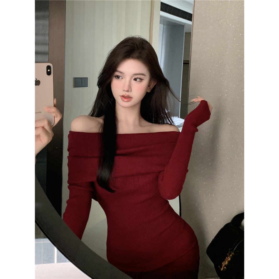 复古性感红色连衣裙女秋季修身显瘦针织一字领露肩包臀辣妹短裙子