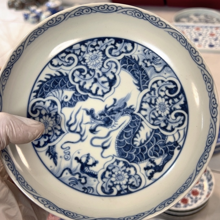 瓷片白青花穿花龙壶承全品