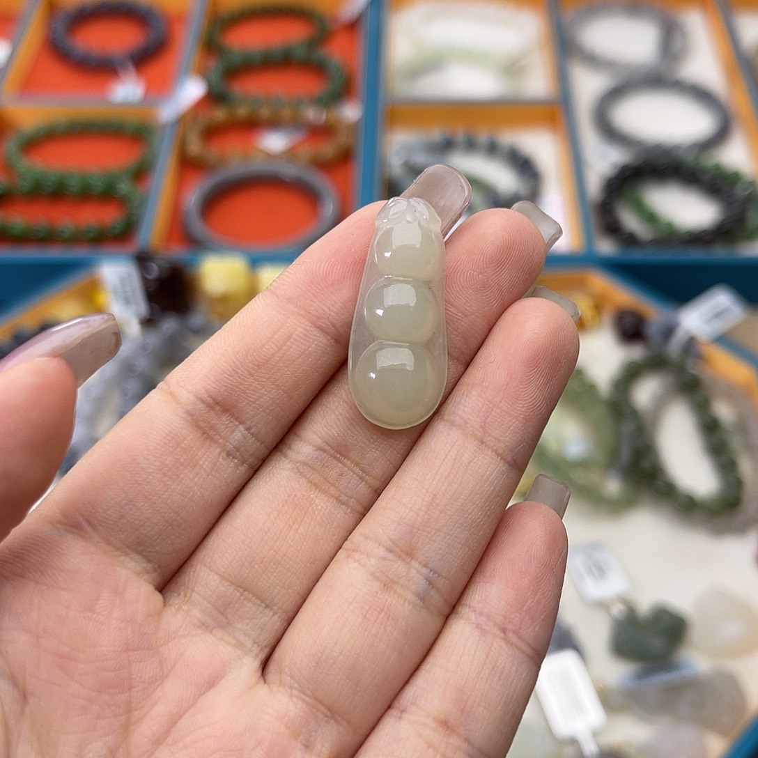 和田玉未镶嵌颈饰w30蜂蜜水福豆