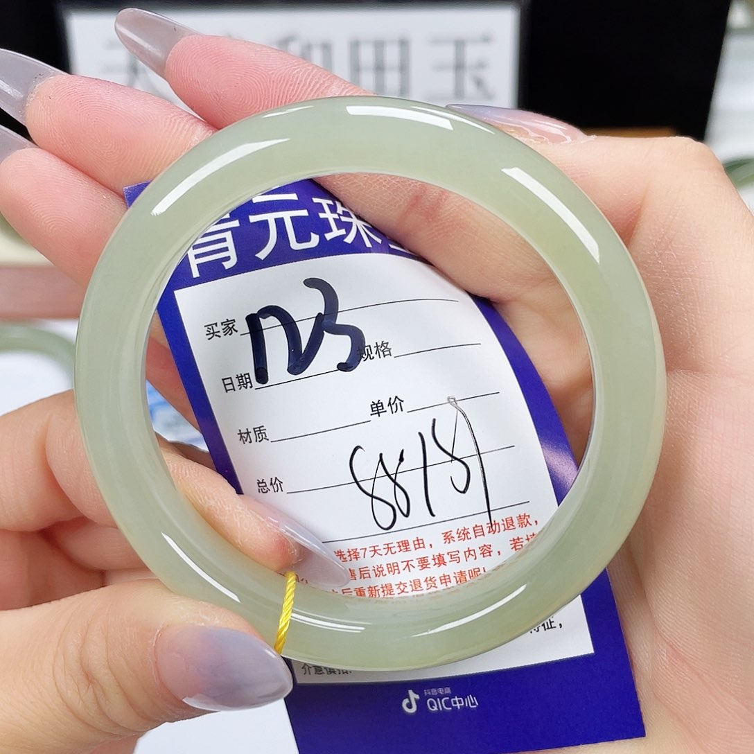 和田玉手镯未镶嵌