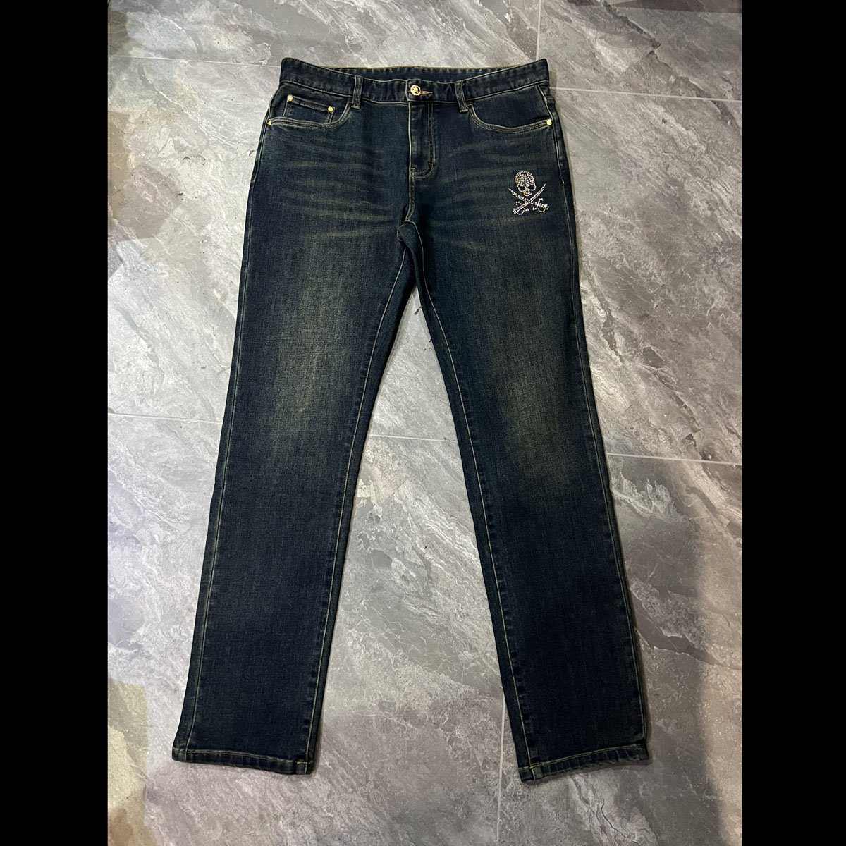 4105骷髅双刀刀刀图案烫钻男士休闲牛仔裤长裤小直筒