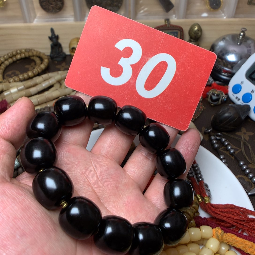 桃核吊坠李*……………………