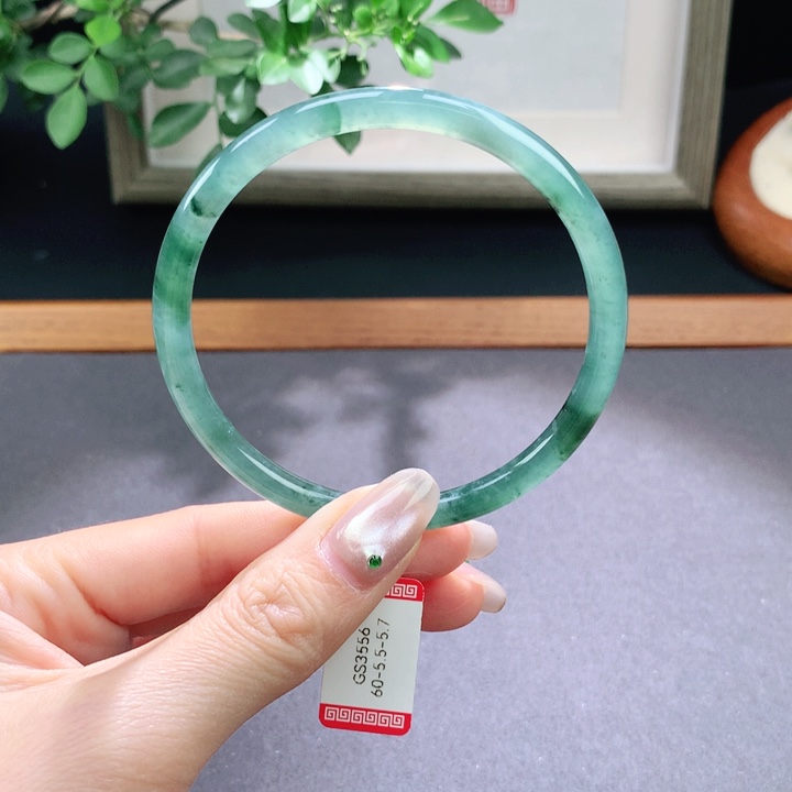 翡翠手镯未镶嵌天然翡翠手镯