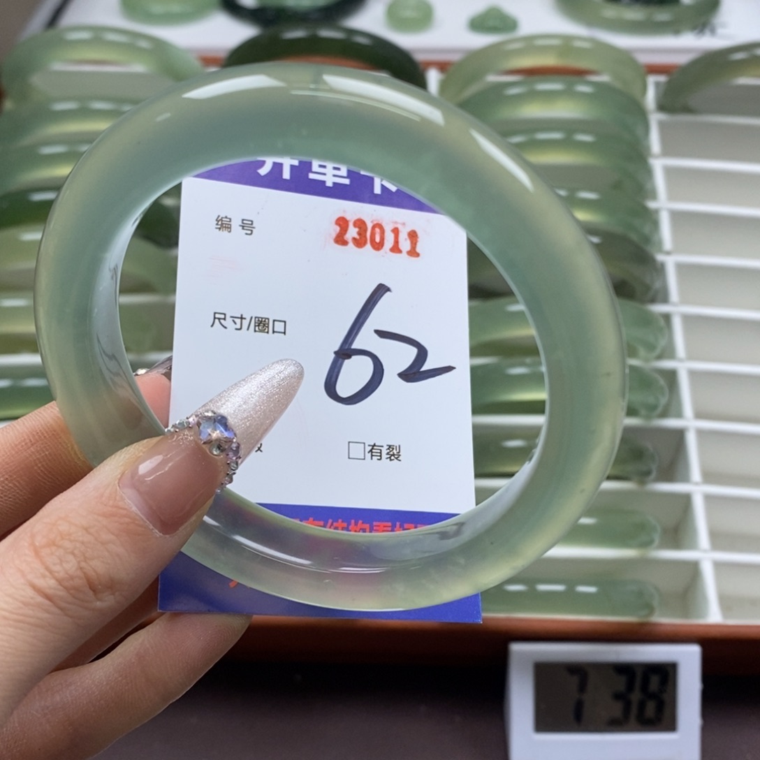 蛇纹石玉手镯未镶嵌