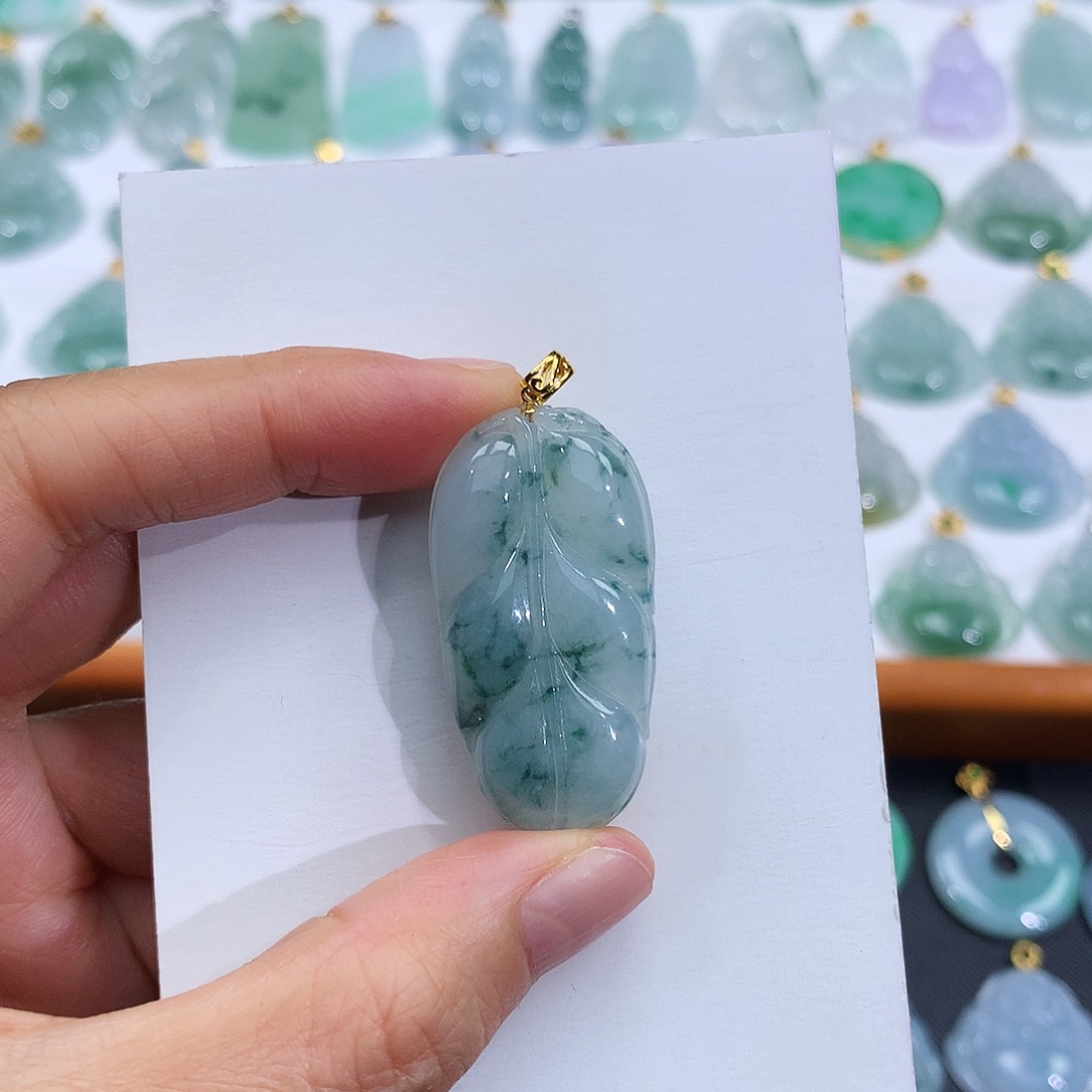 翡翠18K金镶嵌颈饰翡翠吊坠