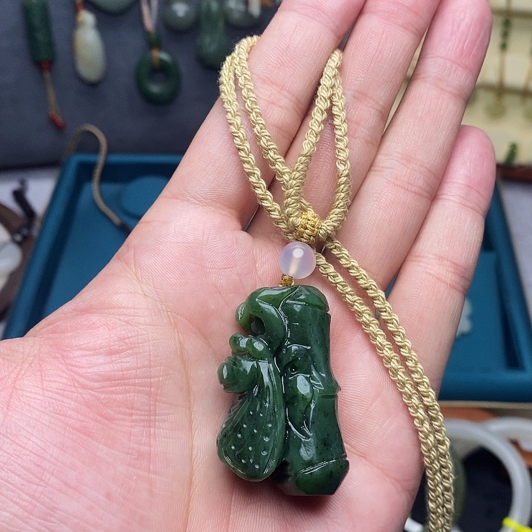 和田玉未镶嵌颈饰