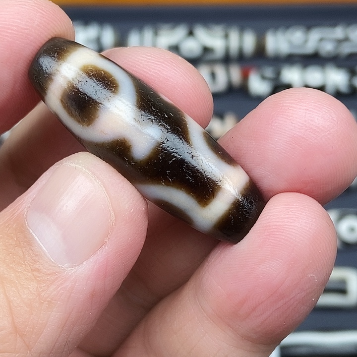 白***哥玛瑙/玉髓未镶嵌颈饰