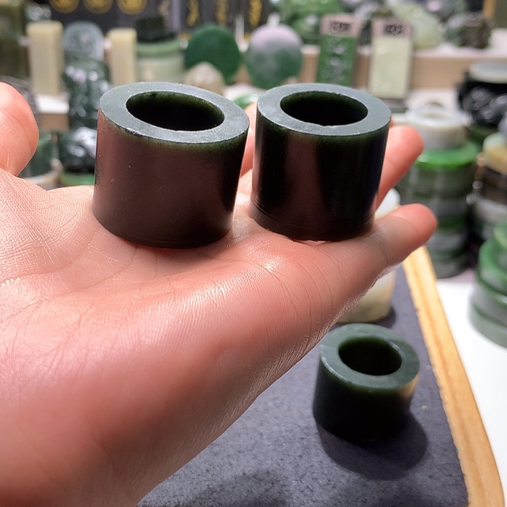 無***.和田玉未镶嵌珠宝半成品
