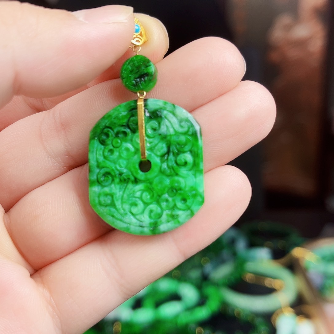 翡翠颈饰18K金镶嵌吊坠