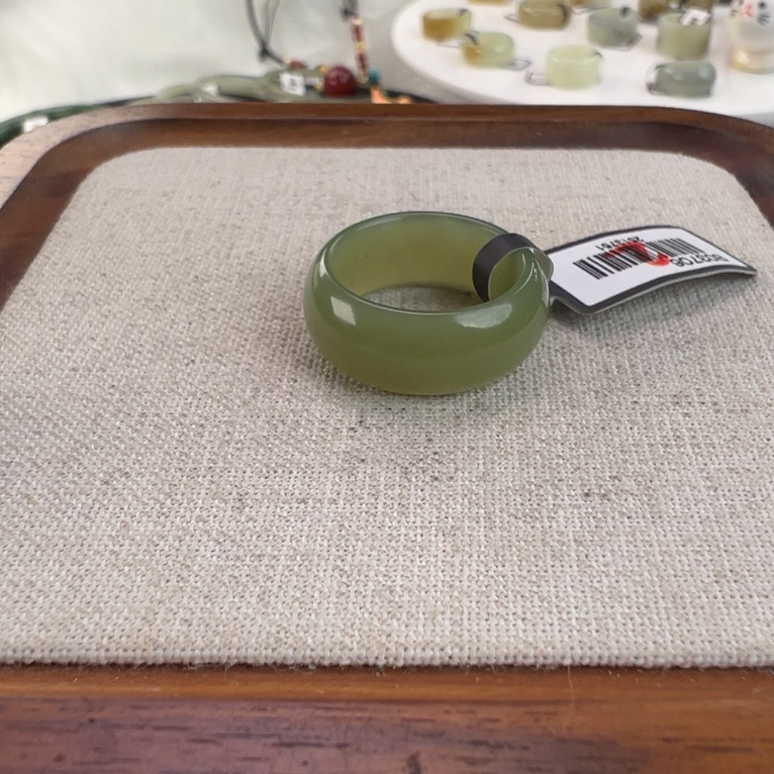 和田玉未镶嵌戒指w20果绿轮胎17.8不退换