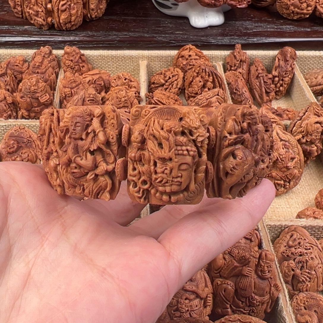 吊坠桃核桃核雕刻八大守护神和一念手牌