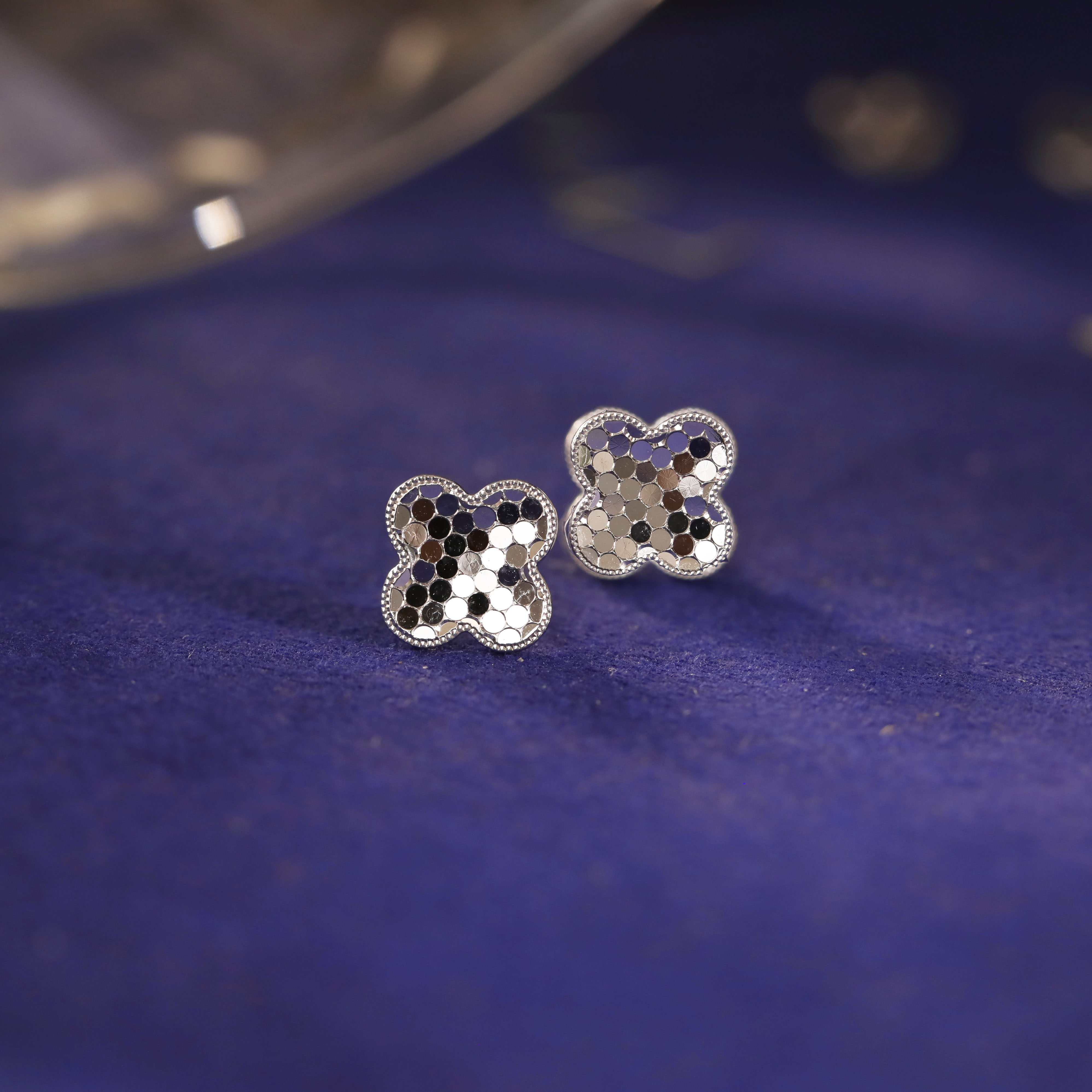 爱一铂金饰品PT950 四叶草蜂窝耳钉气质时尚百搭经典镶嵌素款女款