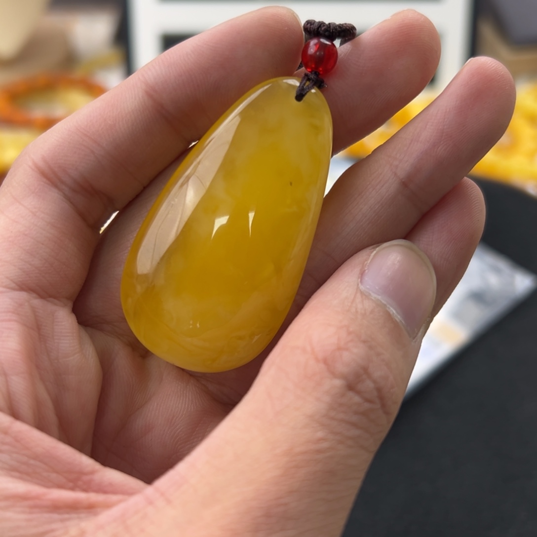 琥珀珠宝奇石未镶嵌