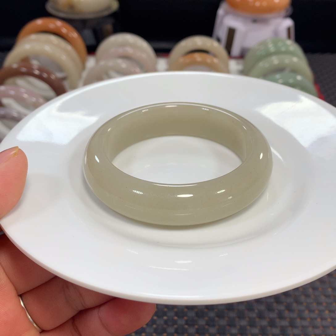 石英质玉（佘太翠）未镶嵌手镯漏56豆青7号