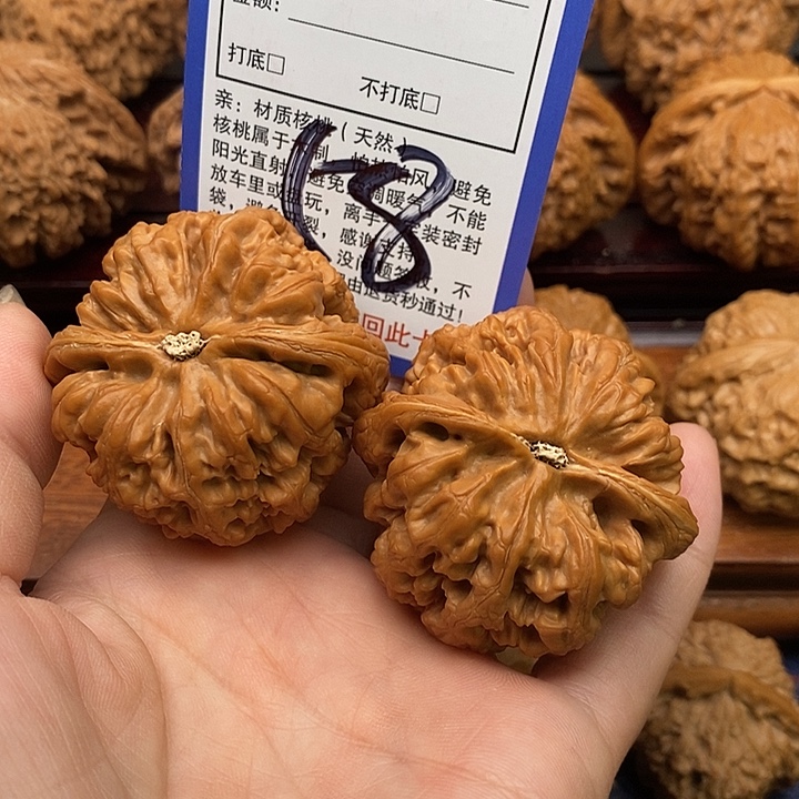 用***7桃核吊坠粗筋狮子头47