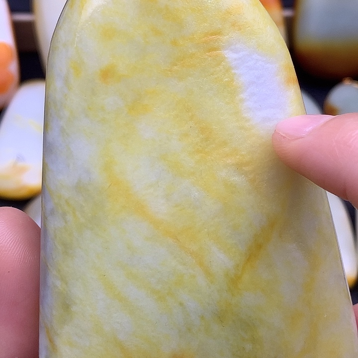 和田玉未镶嵌把件