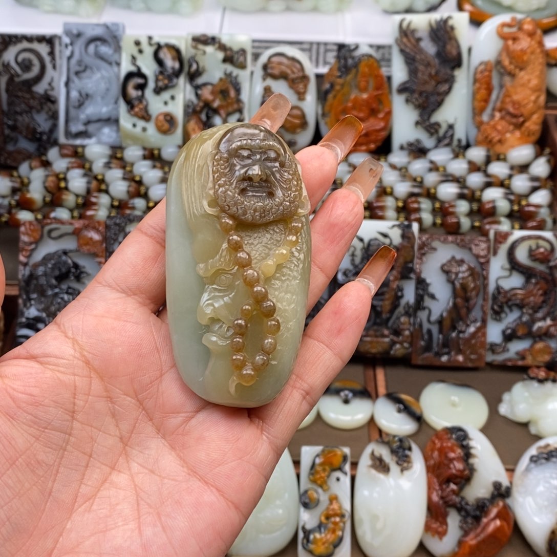 颈饰未镶嵌和田玉