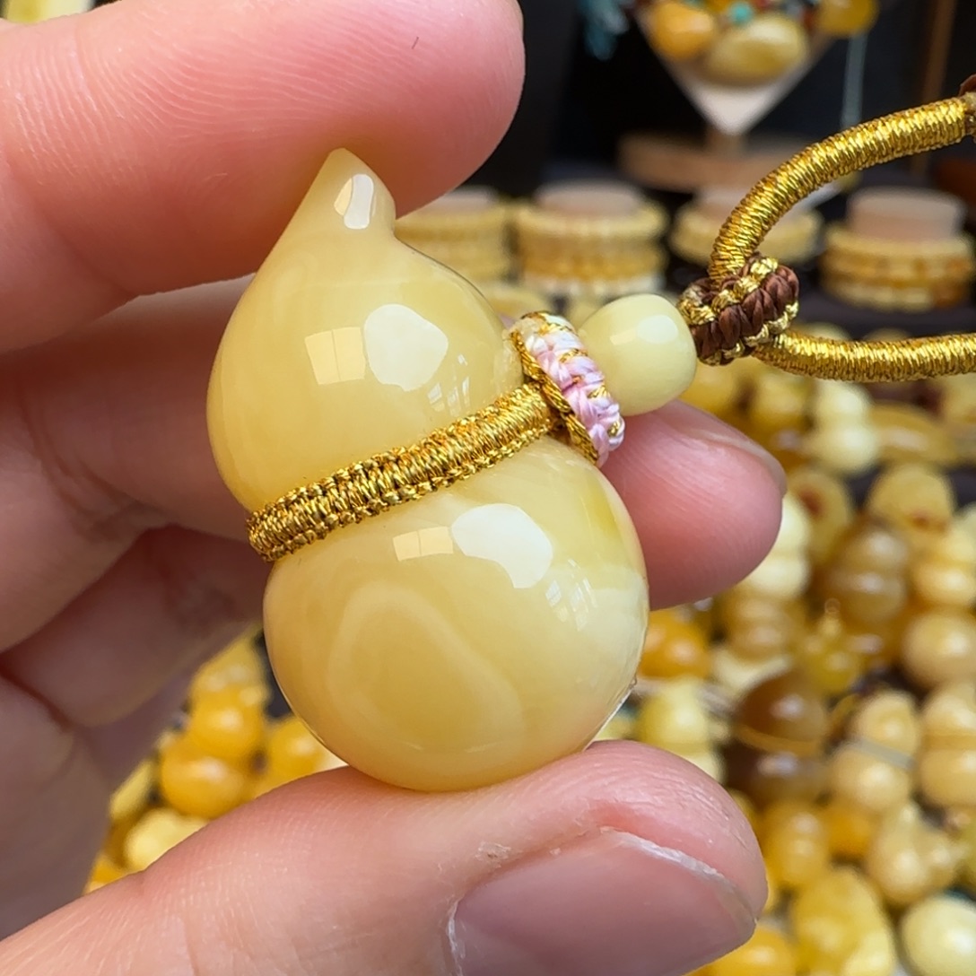 琥珀未镶嵌套链天然俄料浓蜡妖花蜜蜡葫芦吊坠