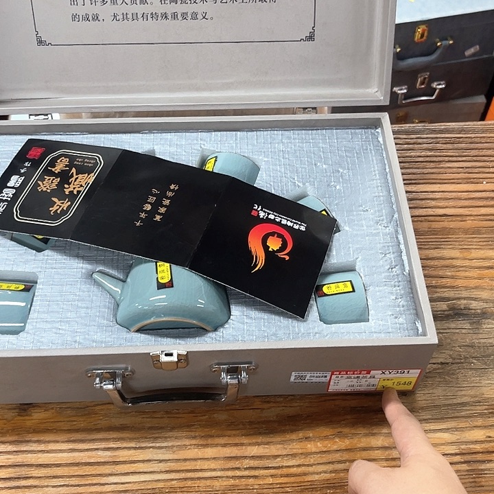 孤品茶具套装等。         