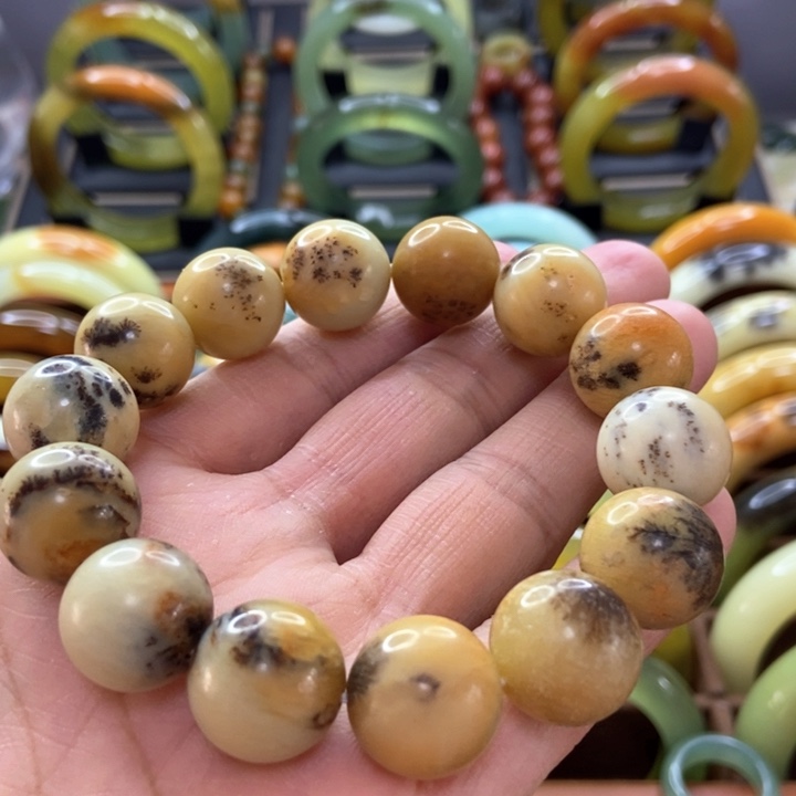 蛇纹石玉手镯未镶嵌