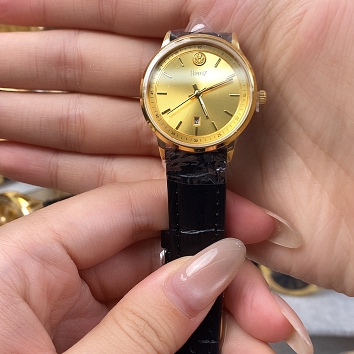 小牛皮锻造碳石英机芯女款黄金腕表30mm