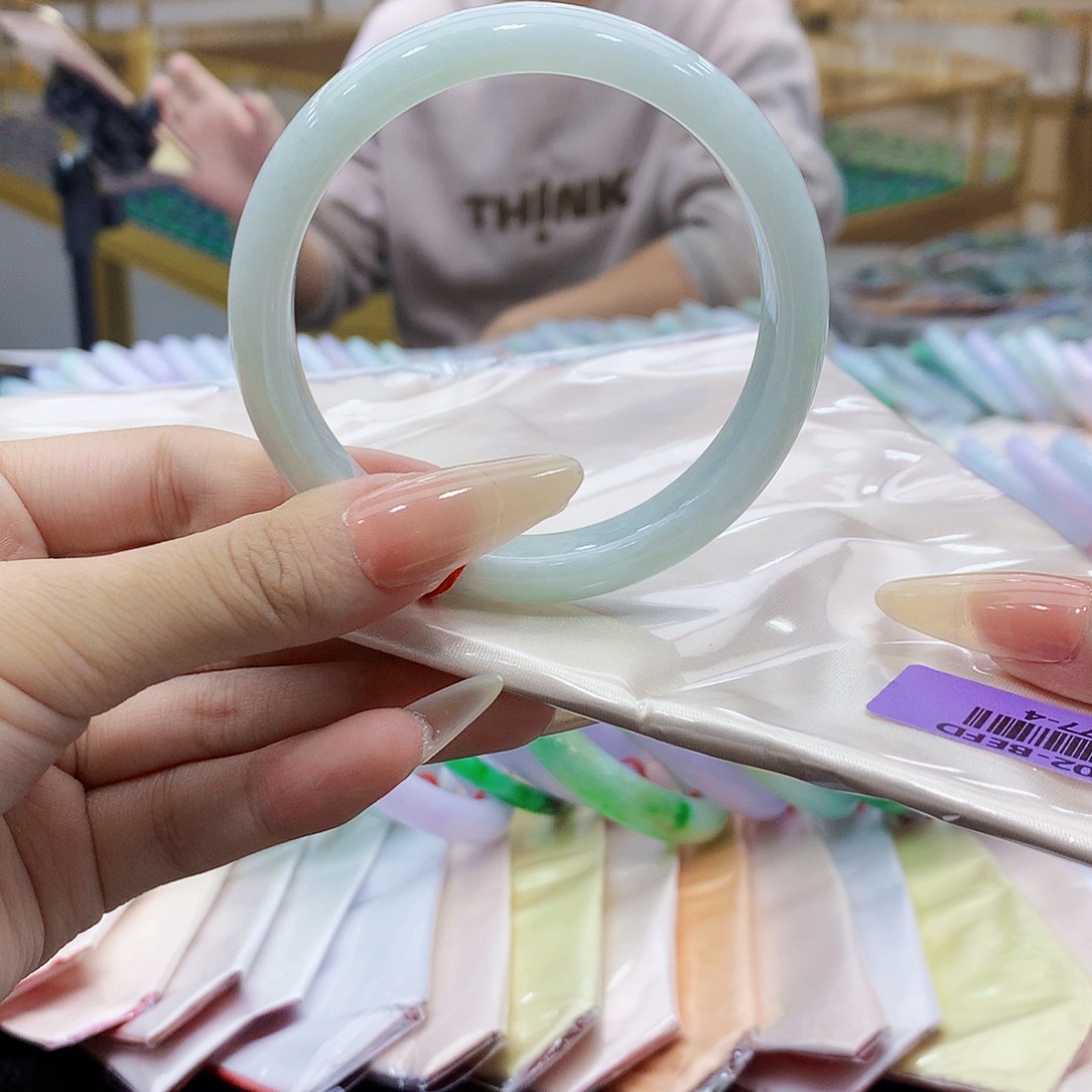 翡翠未镶嵌手镯nnn