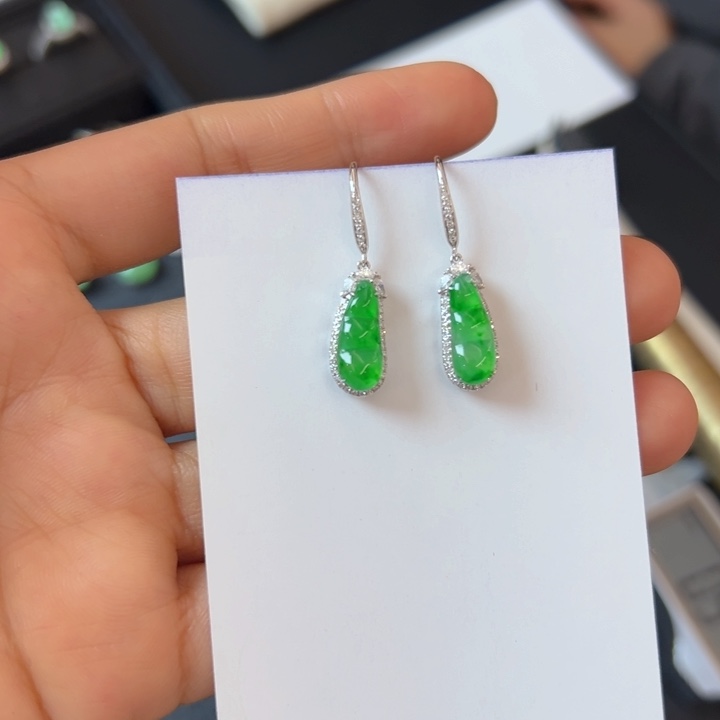 翡翠吊坠(不含链)18K金镶嵌福豆