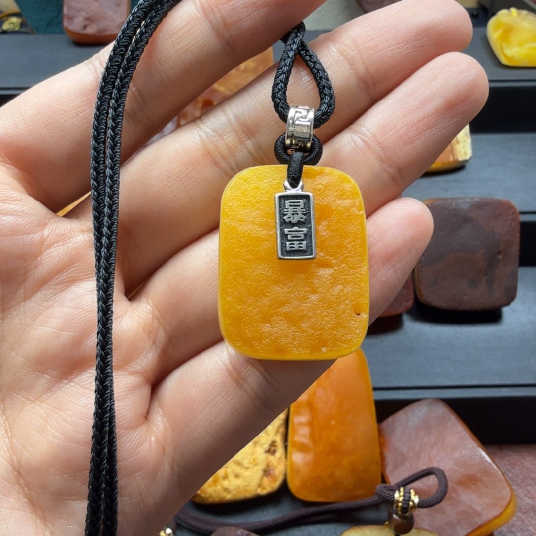 琥珀吊坠(赠链)未镶嵌