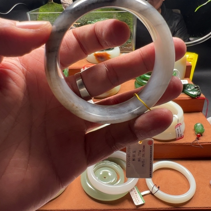 月***宫和田玉（糖玉）未镶嵌手镯