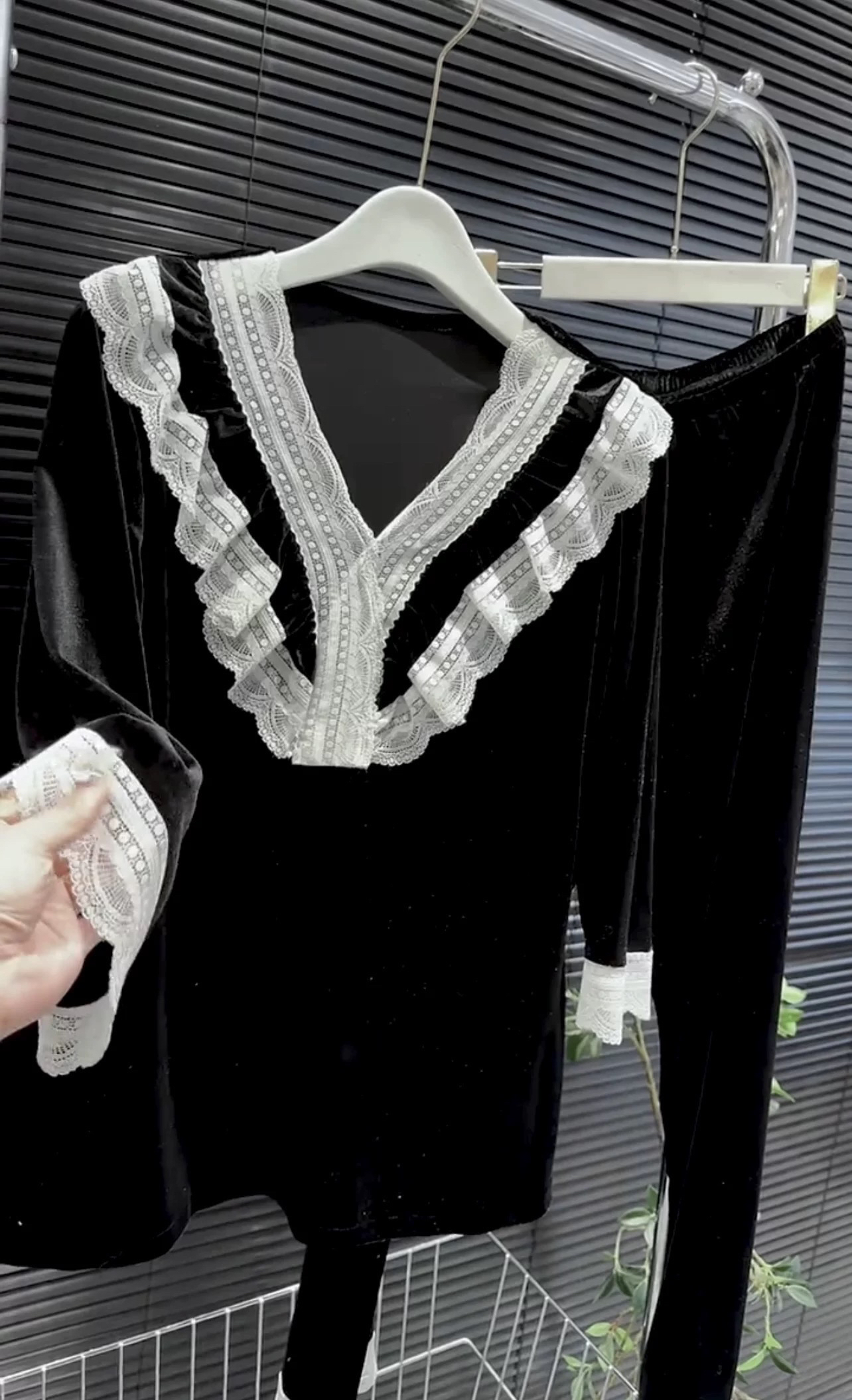 秋冬新款高档轻奢睡衣女V领蕾丝花边钻石绒洋气宽松大码家居服女