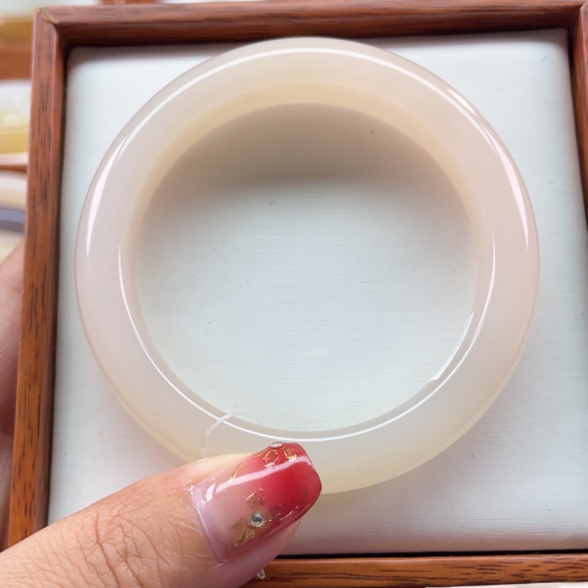 【闪购商品】和田玉手镯未镶嵌57