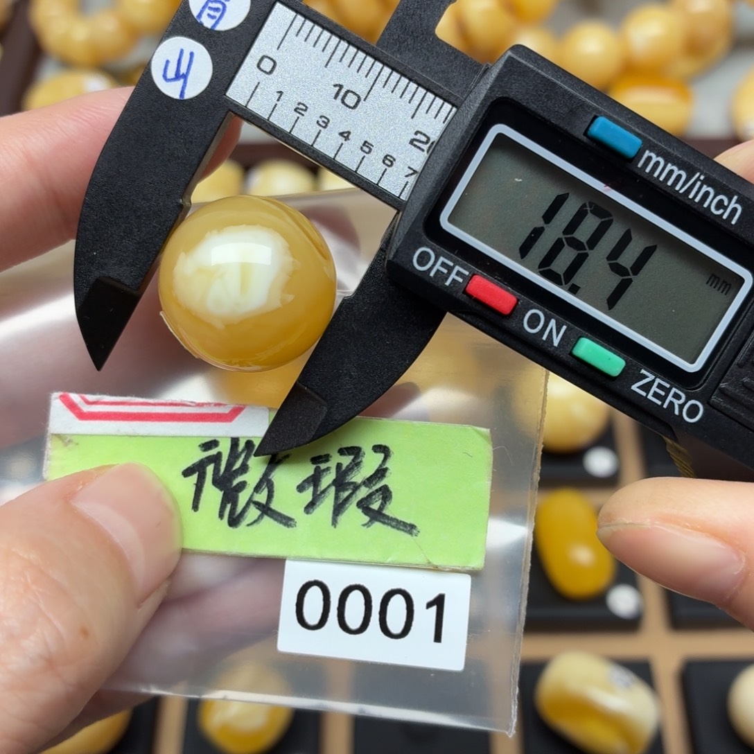 雷***蜜蜡未镶嵌裸石蜜蜡